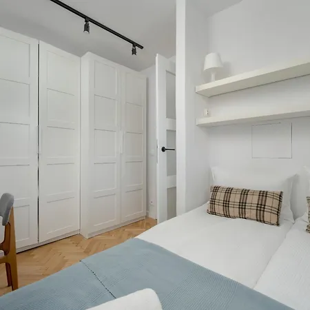 New Close To The Market Square By Renters