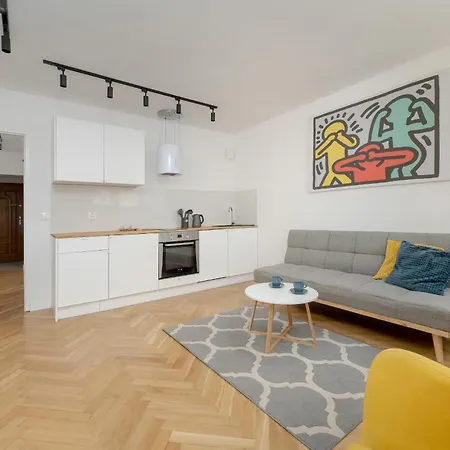 New Close To The Market Square By Renters Apartamento *