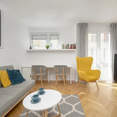 New Close To The Market Square By Renters Apartamento *